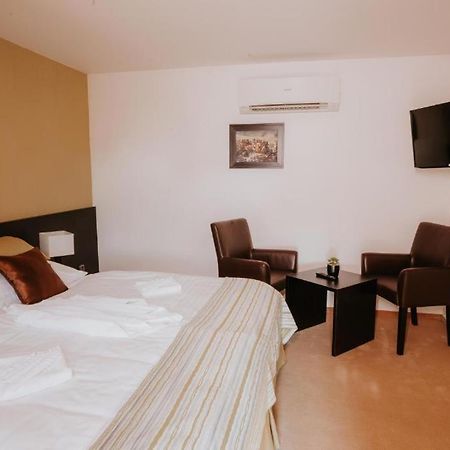 Hotel Bonaparte Кошице Екстер'єр фото